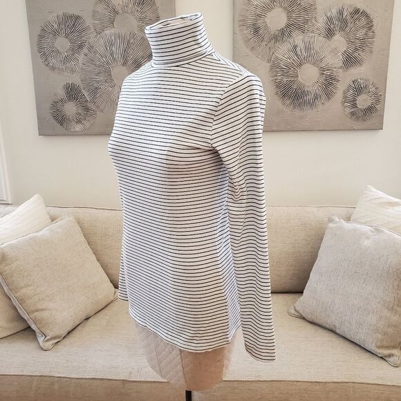 HALOGEN | Long Sleeve Striped Ribbed Turtleneck - [Small in Black/White] - Picture 5 of 11